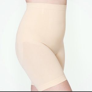 Empetua High-waisted shaper short Size M/L NWT